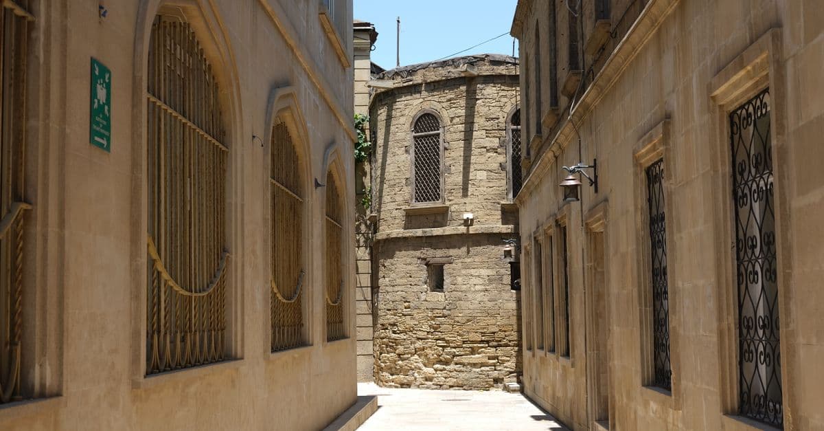 Larnaca Airport to Nicosia: Taxi, Transfer & Bus 2026